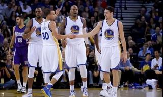 湖人vs勇士是季后赛吗 历史上湖人季后赛遇到过勇士吗